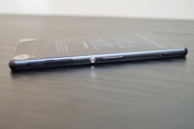 008_20150307_xperiaz3-unbox