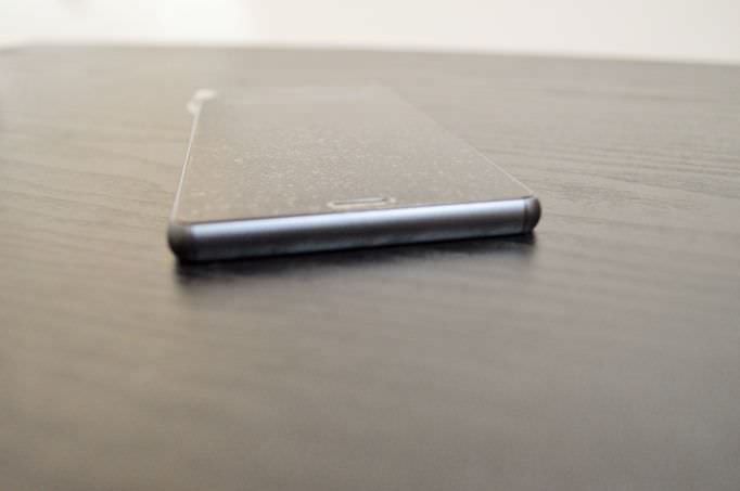 010_20150307_xperiaz3-unbox