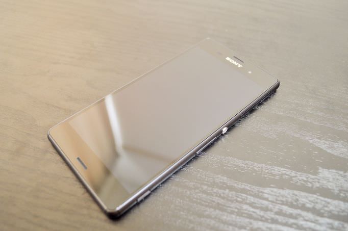 018_20150307_xperiaz3-unbox