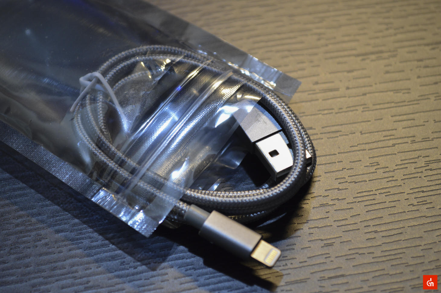 003_20160605_Lightning-cable-omaker