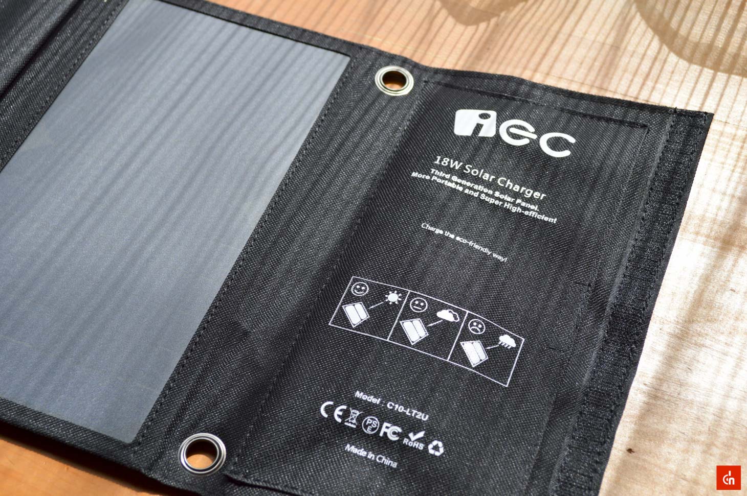 007_20160618_iec-solar-charger