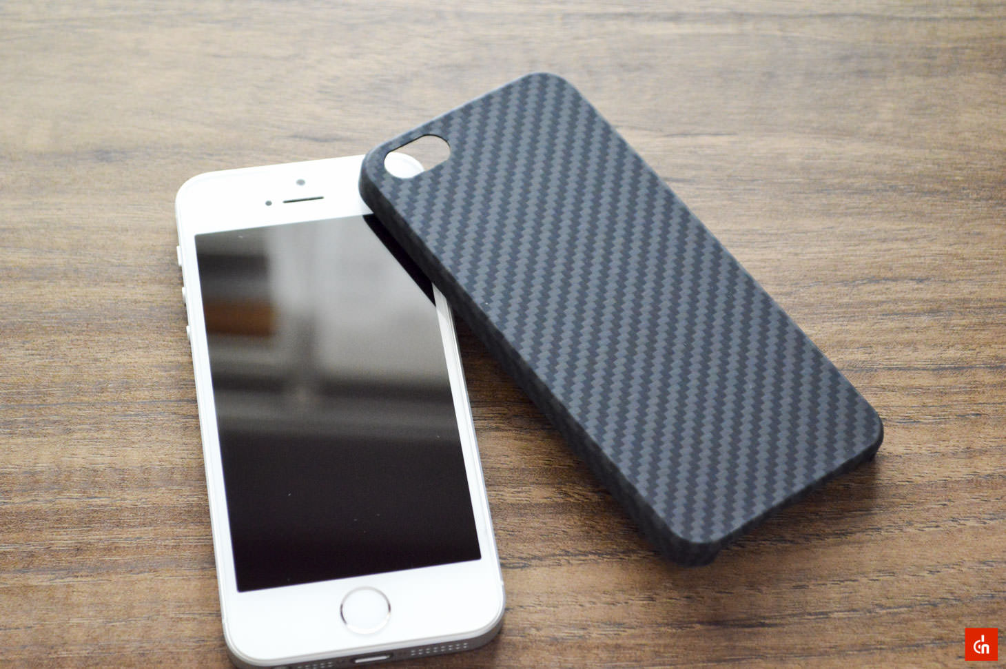 010_20160717_pitaka-carbon-iphonese-case