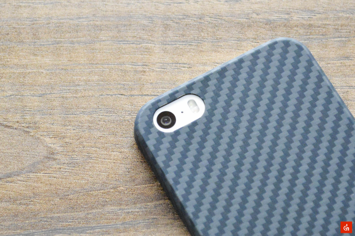 018_20160717_pitaka-carbon-iphonese-case